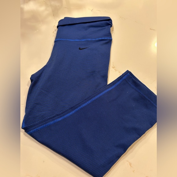 Nike Dri-fit leggings cropped Size M - Picture 1 of 2
